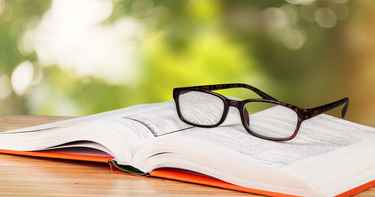 Tess Schram geeft boeklezing in Assen