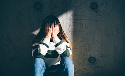 Man (42) die vrouw in zijn huis gijzelde en haar met tie-wraps aan zijn been vastbond blijft in cel