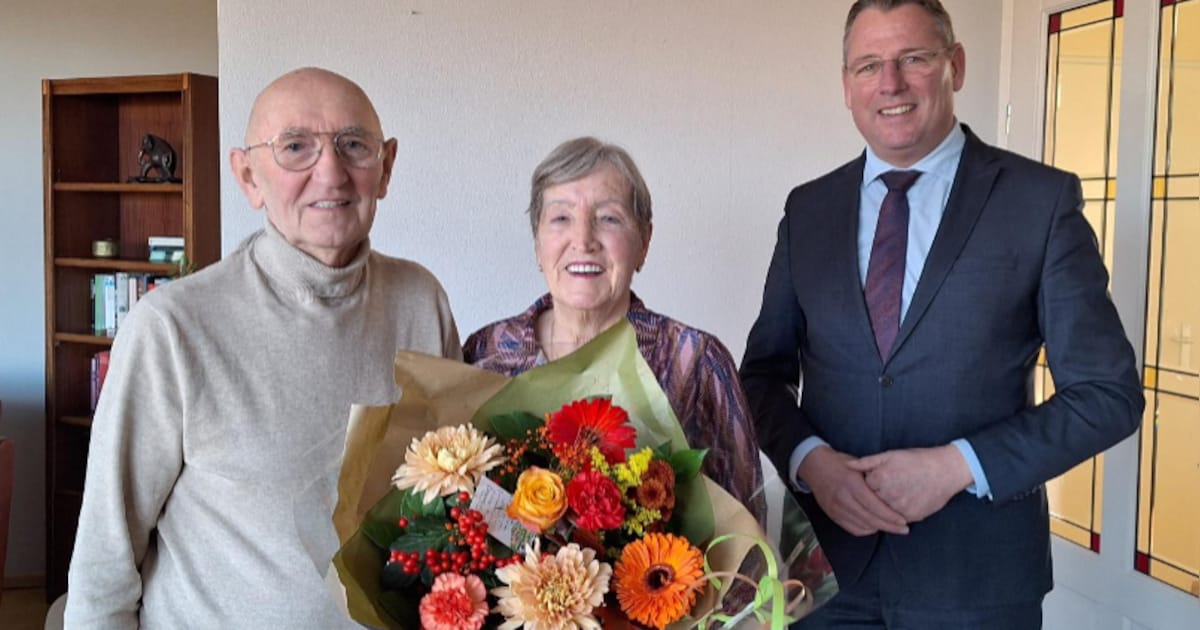 Burgemeester bezoekt 65 jaar getrouwd bruidspaar in Geldrop-Mierlo