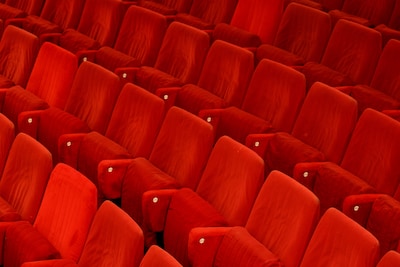 Theatershow Flying Kiwi in Gemert over invloed van AI op werk en samenleving