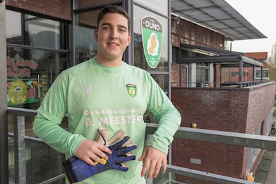 Doelman Justin (15) redt zijn club met vier (!) wedstrijden op één dag: ‘Ik voelde het behoorlijk, j