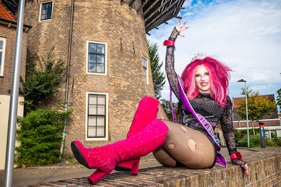 Na succes als dragqueen maakt Carolin rol steeds meer eigen: ‘Eigenlijk ben ik heel lief en bescheid