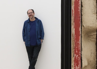 Volkel was ‘te benauwend’ voor kunstenaar Mark Manders, nu geldt hij als een van de grootste van zij