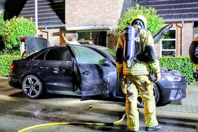 Auto gaat verloren door brand in Kesteren