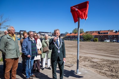 Beverwijk honors Father Wim van der Geest with street name