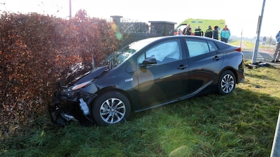 Forse schade na harde botsing op Maasdijk in Dreumel