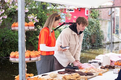 Kraam huren voor Koningsdag 2026? Zo doe je dat in Delft
