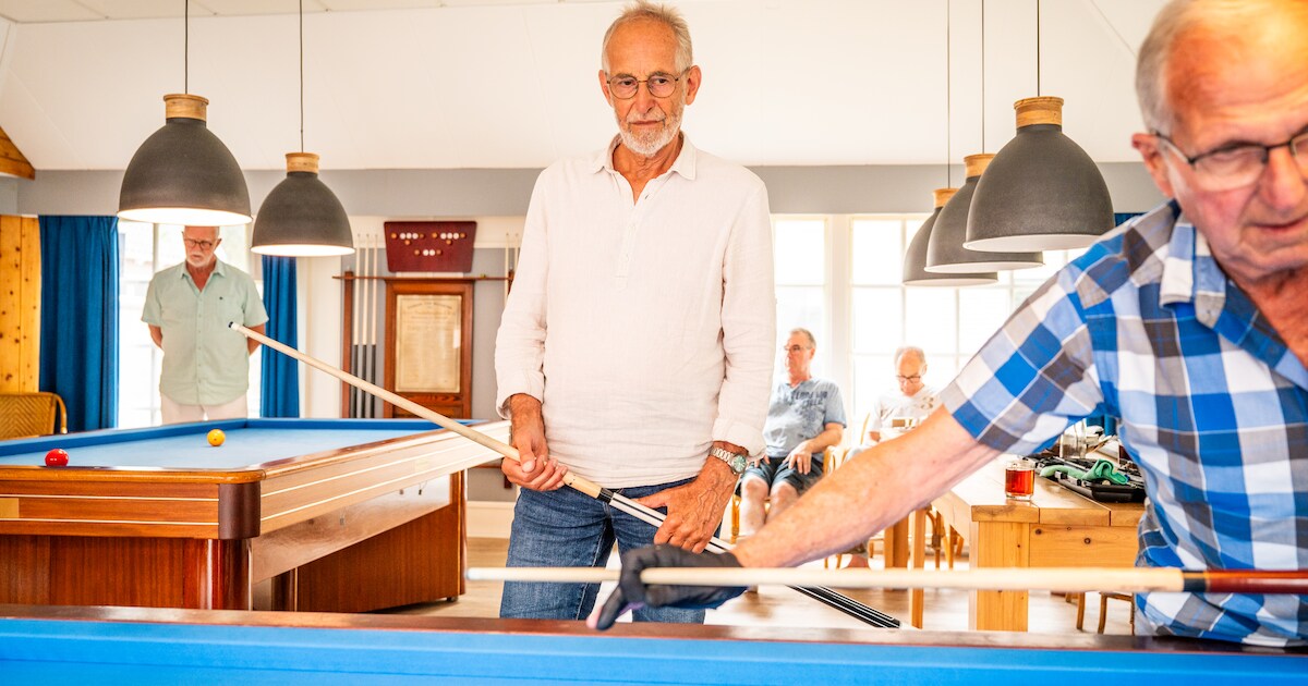 In zijn eigen dorp wist bijna niemand dat Jan uit B&B Vol Liefde bij koffieautomaat gesprek van de d