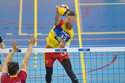 Bijna zestig minderjarige jongens op beelden geïdentificeerd in grote misbruikzaak tegen topvolleyba