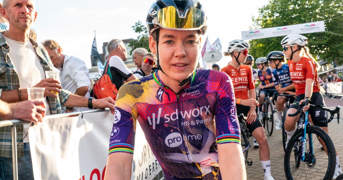 Anna van der Breggen geniet en wint bij Wielerspektakel Naaldwijk: ‘Het doet me goed dat het hier oo
