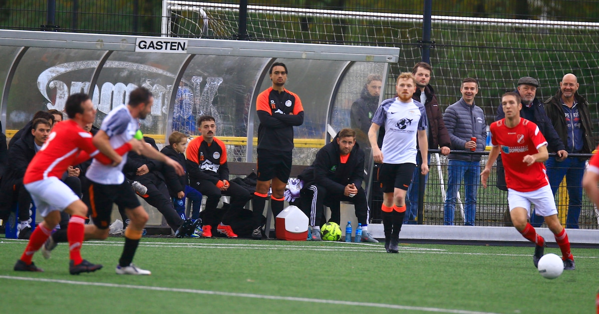 Chris van Veen groeide op in New York en wil nu scoren voor Achterveld: ‘Ik ben verslaafd aan doelpu