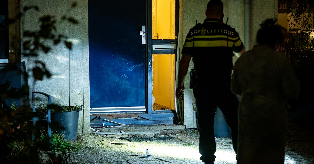Explosie bij woning aan de Huniadijk in Rotterdam