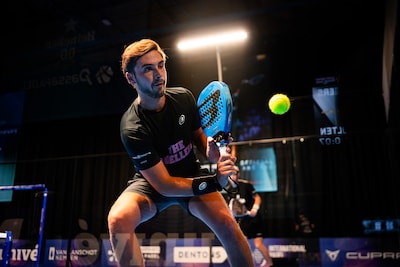Tussen tafellaken en servet: lange weg voor Nicolas (27) op jacht naar wereldtop padel