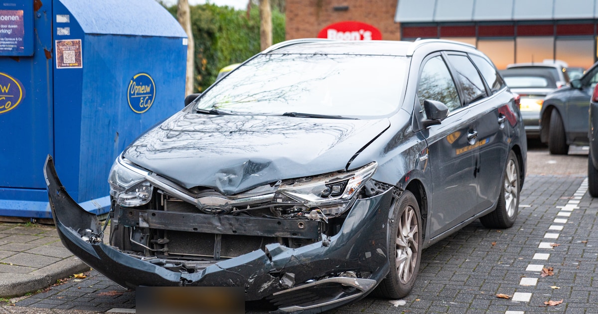 Gewonde na botsing tussen auto's op kruispunt in Barendrecht