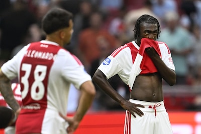 Dreun voor Ajax: Amsterdammers geven in eigen Arena ruime voorsprong uit handen tegen Heerenveen