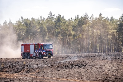 Grote natuurbrand op de Veluwe geblust, ook melding van ontploffing munitie