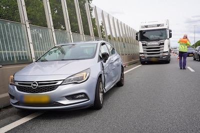 Auto en vrachtwagen in botsing op A28 ter hoogte van Zwolle