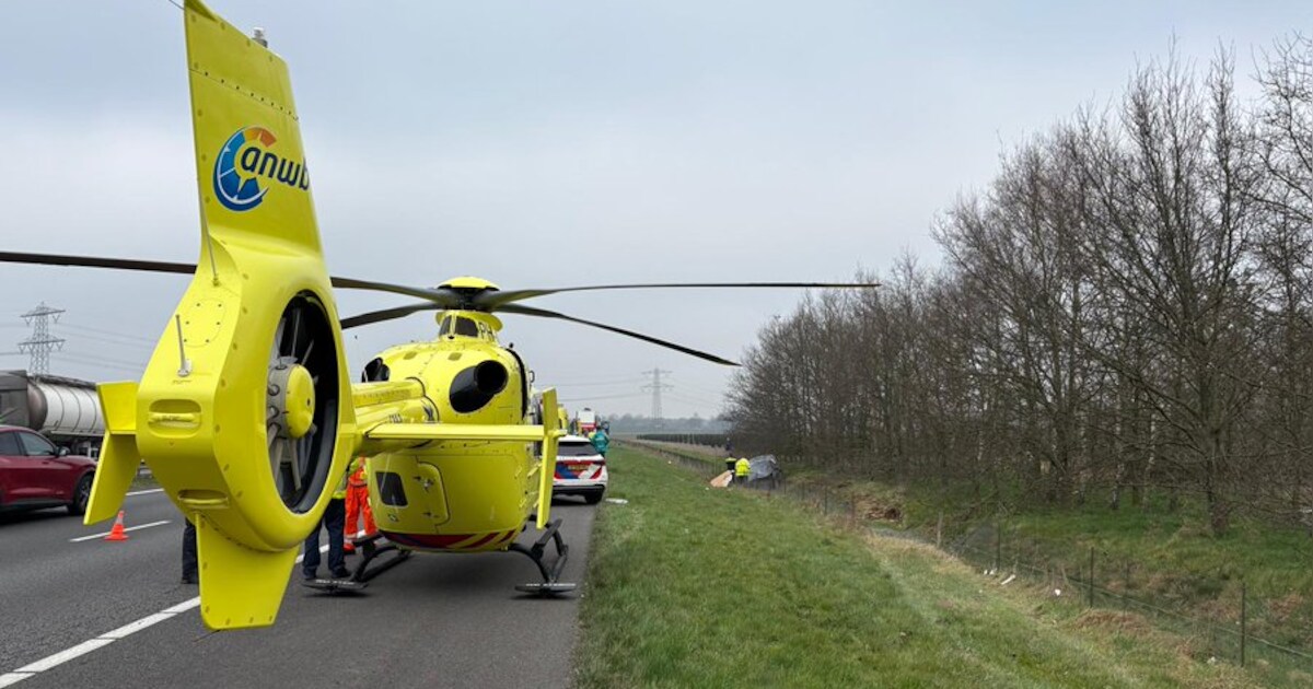 Dode bij eenzijdig ongeval op de A73 bij Grubbenvorst, deel snelweg weer open