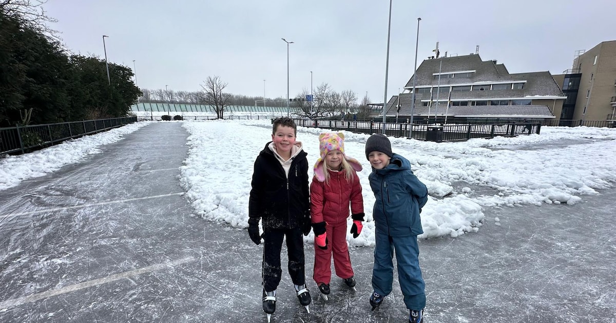 It giet oan in Vianen: schaatsbaantje op parkeerdek van Van der Valk hotel