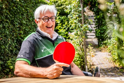 Rob met tafeltennisbatje in de weer tegen ‘rotziekte’: ‘Bewegen staat centraal, dat is zó belangrijk’