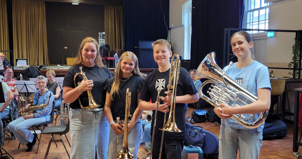 Fanfare Tavenu Schoonhoven verrast met nieuwe instrumenten | Regio | AD.nl