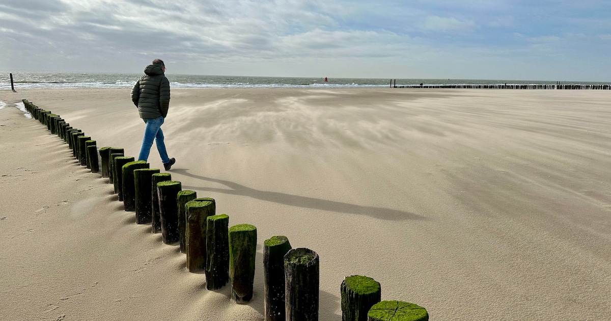 Wandeltocht langs stranden Schouwen steunt reddingsbrigade en jeugdbrandweer