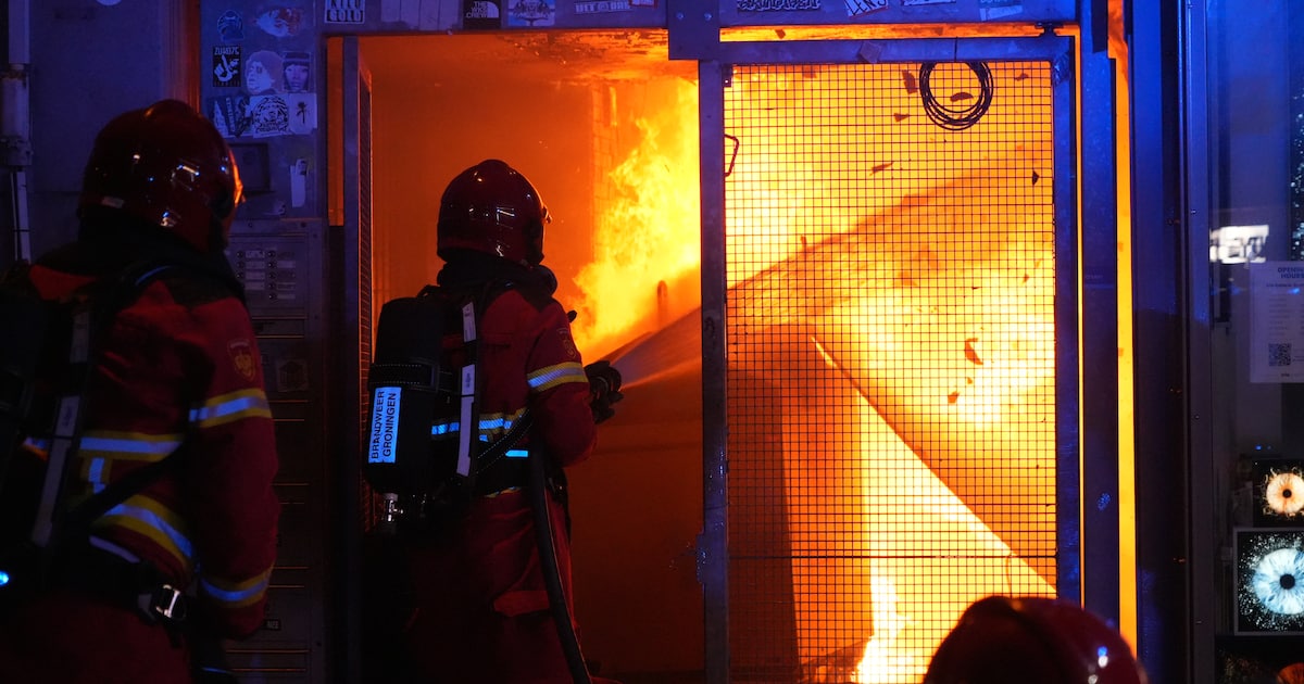 Felle brand in brandgang bij Gronings appartementencomplex; niemand gewond