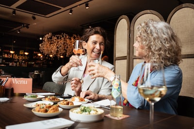 Onbeperkt eten én drinken voor een vaste prijs: restaurantketen Heinde opent in Arnhem