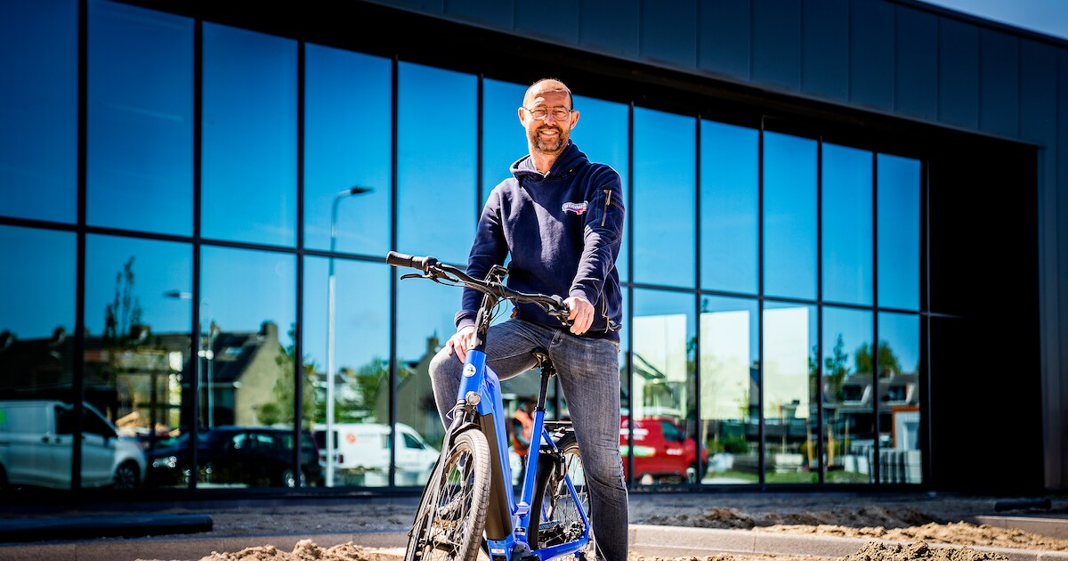 Het duurde even, maar straks trekt fietsenhandelaar Alex toch echt in zijn nieuwe pand