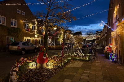 Duizenden lichtjes in Zwolle: als het donker is, wil je deze straat even zien
