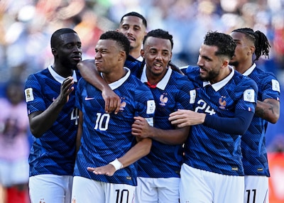 Frankrijk begint WK met zege op Senegal, Kylian Mbappé topscorer aller tijden van Frankrijk