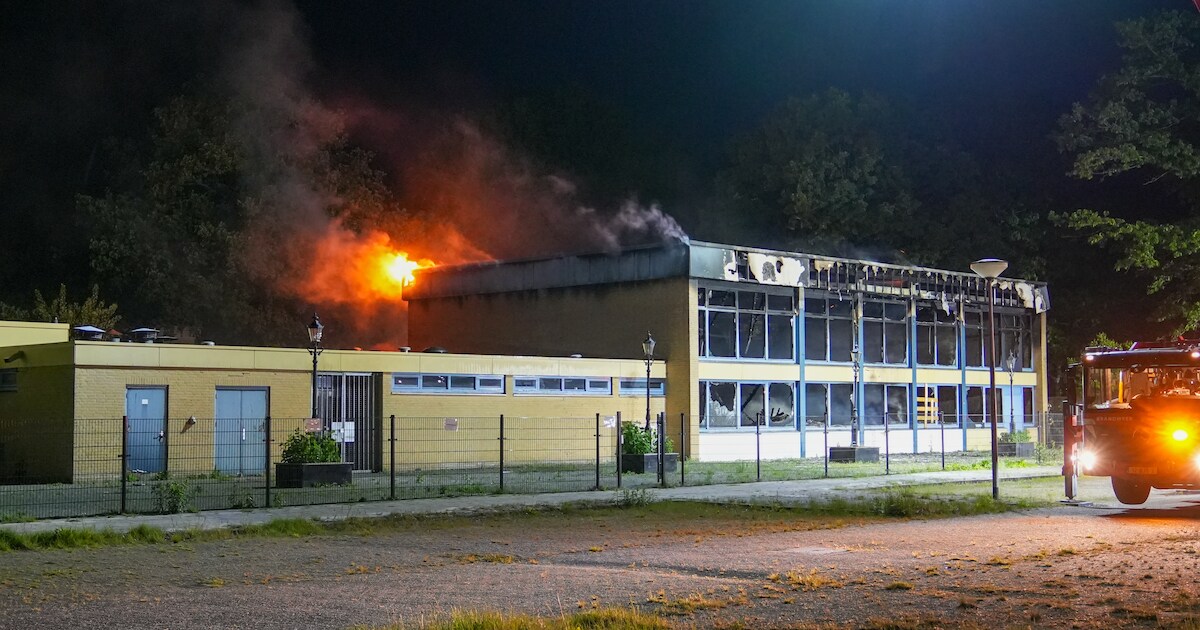 Vlammen slaan uit slooppand in Emmen | 112 nieuws Emmen