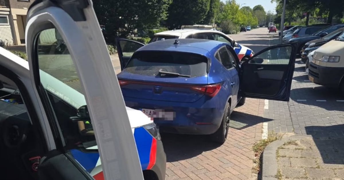 Politie rijdt Belg (19) klem in Ridderkerk, die tevergeefs adressen uit navigatie probeert te wissen
