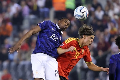 LIVE Nations League | Mark van Bommel komt goed weg met België in openingsfase tegen Frankrijk: Désiré Doué raakt de lat