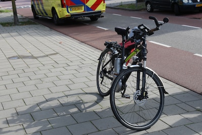 Fietser hard ten val in Ede: reden onbekend