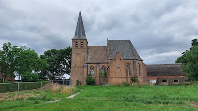 Kerkje van Persingen toont werk van Nono Hoekstra en Christien Greven
