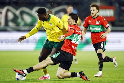 Gemiste penalty, maar dan tóch een punt: NEC knokt zich in hectisch slot naast Fortuna