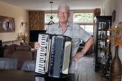 Stepje geruild tegen accordeon en daardoor heeft Leo al zeventig jaar plezier