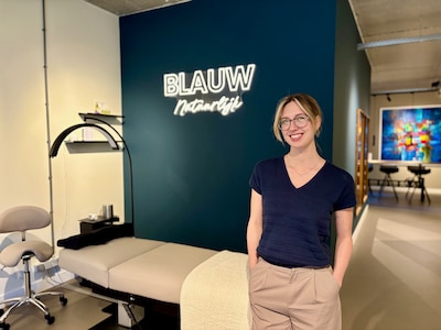 Carlijn (21) opent salon op nostalgische plek in Zwolle: ‘Het voelt doodeng, maar heel gaaf’