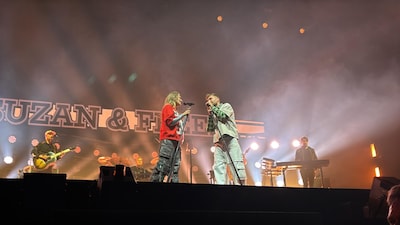 LIVE Paaspop | Temperatuur koelt snel af, Suzan & Freek weten publiek te emotioneren