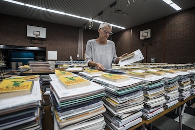 End of textbooks in the recycling bin? Schools join new publisher en masse