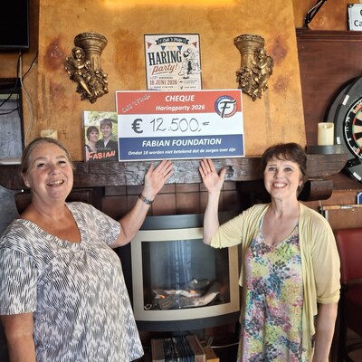 Haring Party van ’t Pintje in Velp levert 12.500 euro op voor Fabian Foundation
