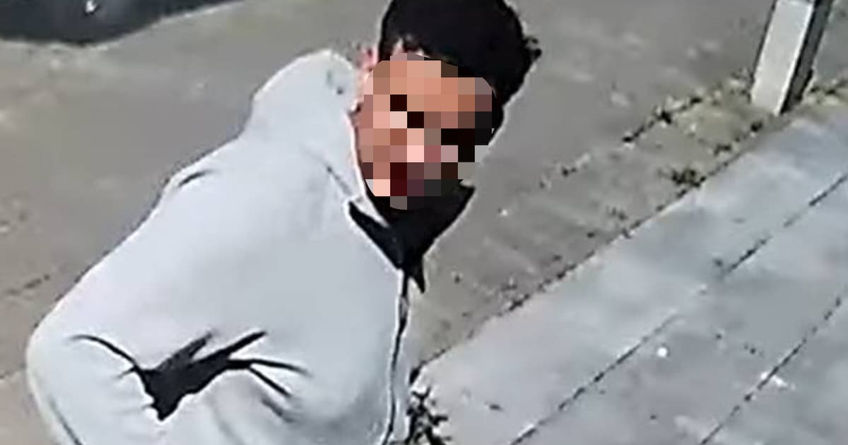 Politie deelt beelden van nepbankmedewerkers die Ooltgensplater kaal plukten | Goeree-Overflakkee