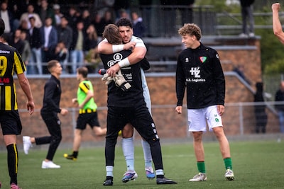 VELO-keeper Deniz Pamuk speelt in één week tegen Sparta en ADO: ‘Ik hoop dat de scores draaglijk bli