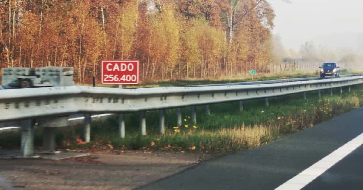 Monteur rijdt illegaal door calamiteitendoorsteek op A30 bij Terschuur en schept motorrijder