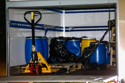 ‘Dan pakken ze mij maar’: hoe Deventenaar gepakt wordt met duizenden liters drugsafval