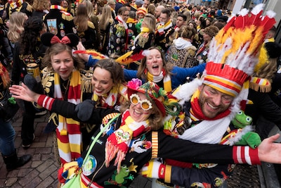 De straatjes van Oeteldonk lijken minder druk (voor de vrijdagavond dan)