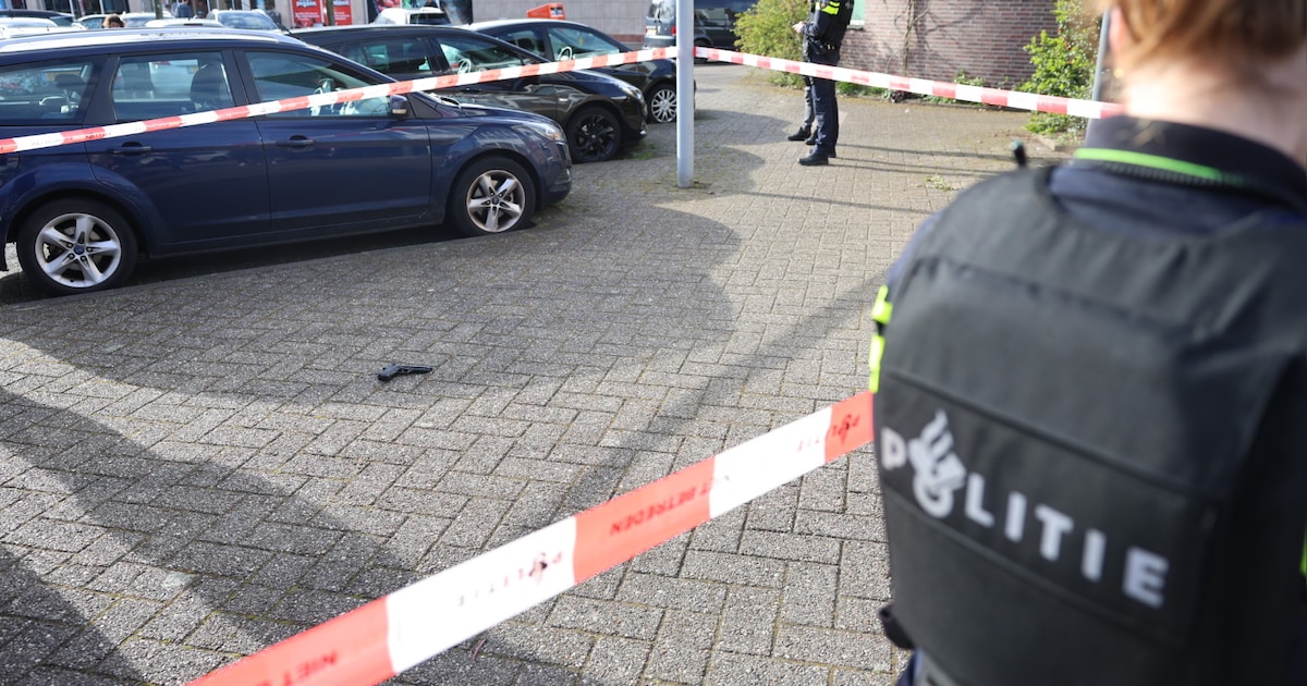 Overval op winkel in Hoofddorp, politie zoekt twee verdachten