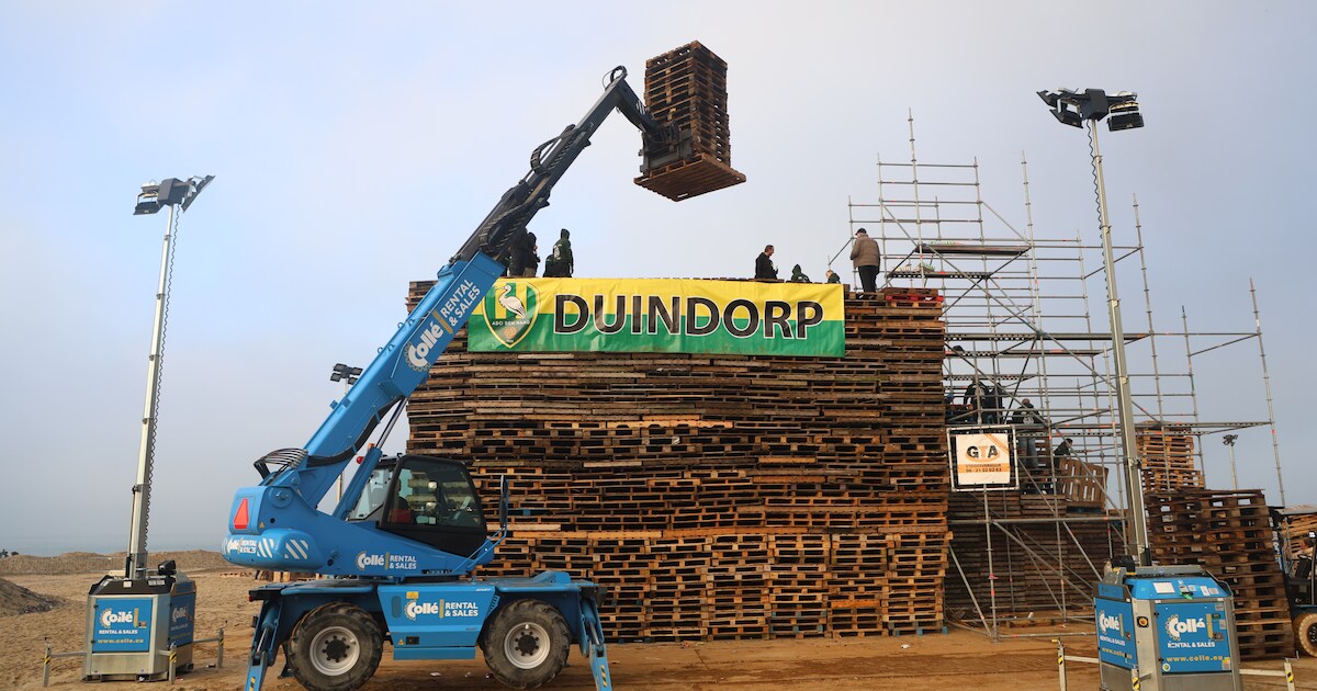 Bouw van vreugdevuren in Scheveningen en Duindorp in volle gang | Den Haag