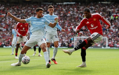 Phil Foden krijgt na 22 minuten rood in derby van Manchester